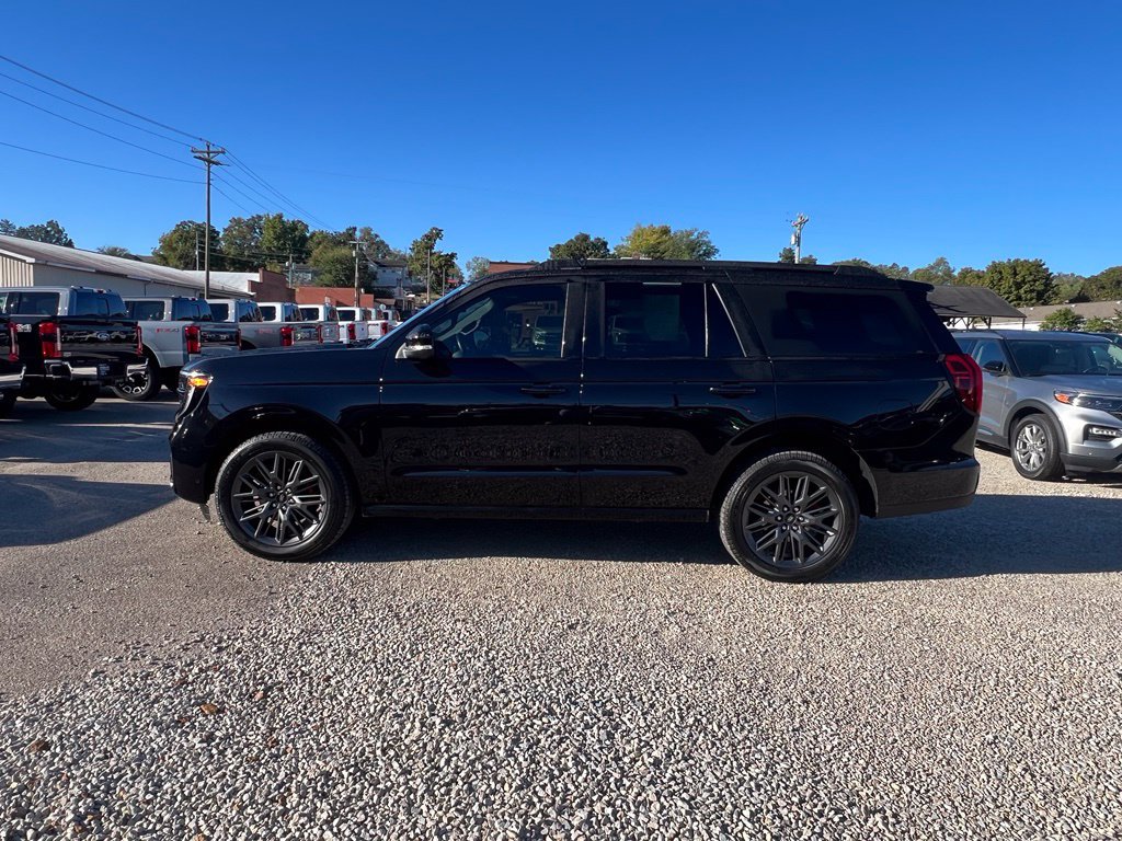 Used 2025 Ford Expedition Platinum w/ Stealth Performance Package AWD/4WD image 5