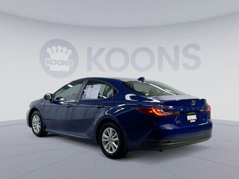 Used 2025 Toyota Camry LE image 10