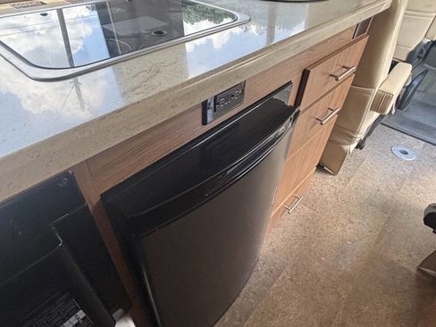 Used 2015 Mercedes-Benz Sprinter 3500 image 24