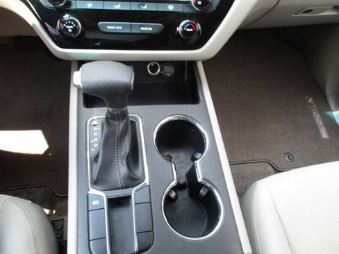 Used 2020 Kia Sedona LX FWD image 12