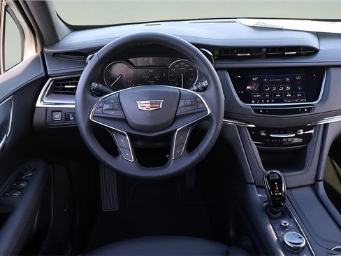 New 2026 Cadillac XT5 Luxury image 16