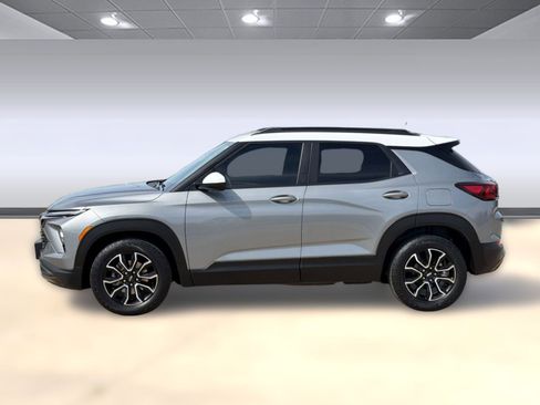 Used 2024 Chevrolet TrailBlazer ACTIV image 2
