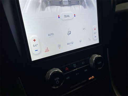 Used 2023 Ford Edge SEL image 28