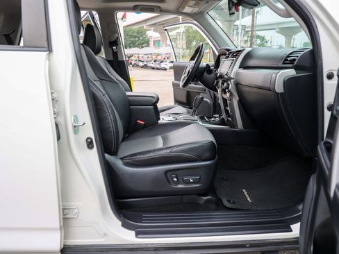 Used 2022 Toyota 4Runner SR5 Premium w/ Moonroof Package AWD/4WD image 37