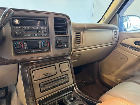 Used 2004 GMC Yukon XL Denali image 17