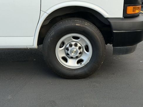 Used 2024 Chevrolet Express 2500 w/ Driver Convenience Package image 9