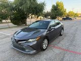 Used 2018 Toyota Camry LE image 3
