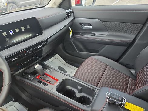 New 2026 Nissan Kicks SR FWD image 27
