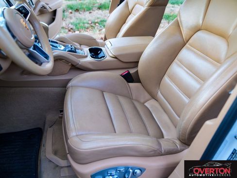 Used 2015 Porsche Cayenne S image 12