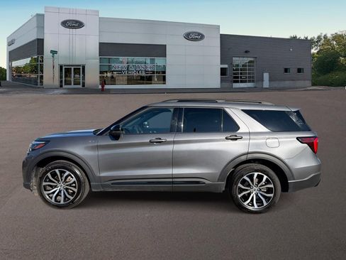 Used 2025 Ford Explorer ST-Line AWD/4WD image 7