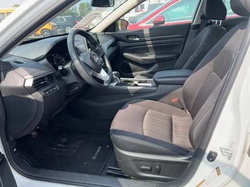 Used 2025 Nissan Altima 2.5 SV FWD image 8