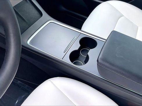 Used 2021 Tesla Model Y Long Range image 19