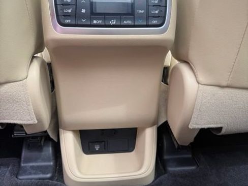 Used 2015 Toyota Highlander Limited Platinum AWD/4WD image 11