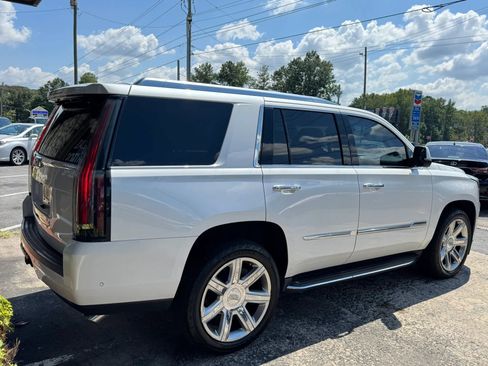 Used 2017 Cadillac Escalade Luxury AWD/4WD image 7