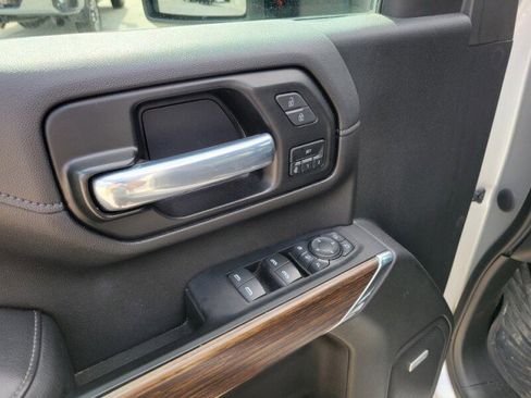 Used 2022 Chevrolet Silverado 2500 High Country w/ Z71 Off-Road Package image 11