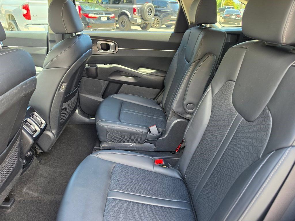Used 2022 Kia Sorento S FWD image 29