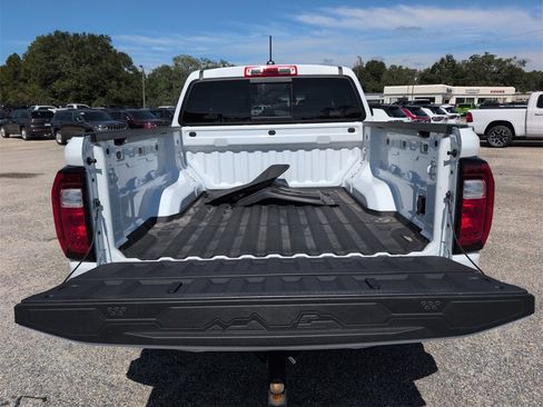 Used 2025 GMC Canyon AT4 image 30