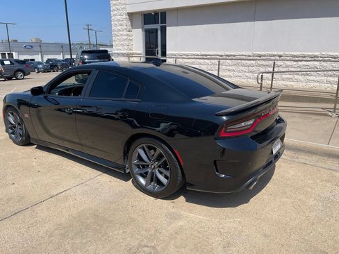Used 2019 Dodge Charger Scat Pack RWD image 4