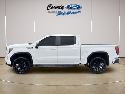 Used 2022 GMC Sierra 1500 AT4 w/ AT4 Premium Package image 3