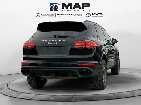 Used 2017 Porsche Cayenne S image 5