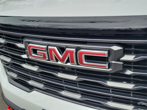 Used 2026 GMC Acadia AT4 w/ Luxury Package image 32