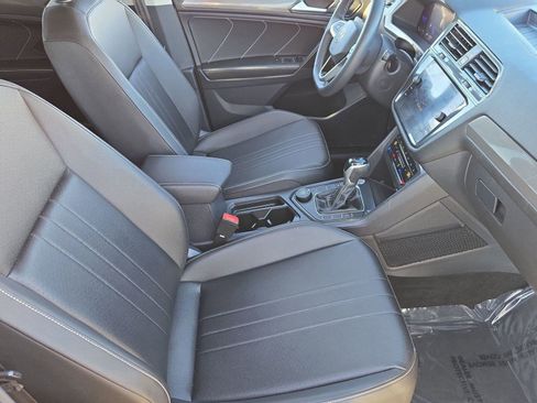 Used 2022 Volkswagen Tiguan SE image 29