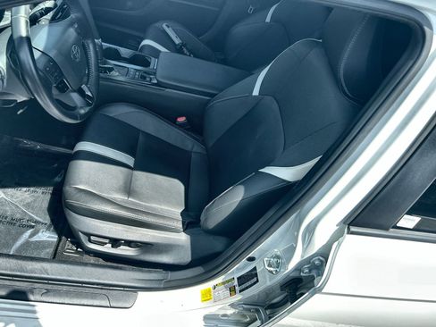 Used 2025 Toyota Camry SE w/ Convenience Package FWD image 13
