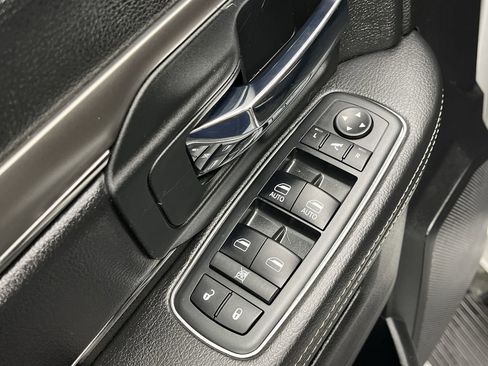 Used 2018 RAM 2500 Big Horn w/ Sport Appearance Group image 9