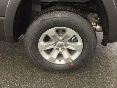 Used 2022 RAM 1500 Laramie AWD/4WD image 10