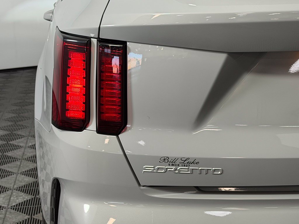 Used 2023 Kia Sorento EX w/ Panoramic Sunroof Package FWD image 11