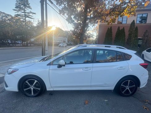 Used 2022 Subaru Impreza 2.0i Premium image 3