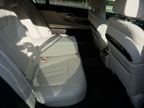 Used 2016 BMW 740i RWD image 33