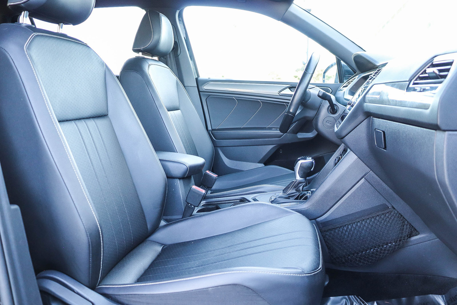 Used 2022 Volkswagen Tiguan SE R-Line FWD image 17