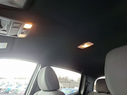 Used 2017 Toyota Tacoma TRD Off-Road image 21