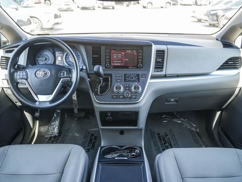 Certified 2020 Toyota Sienna LE w/ Carpet Mat Package FWD image 12