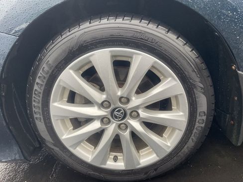 Used 2020 Toyota Camry LE image 9