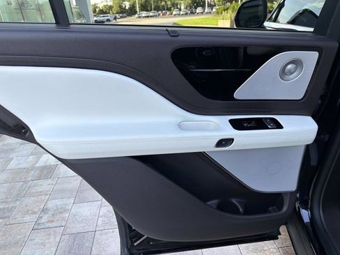Used 2024 Lincoln Aviator Black Label AWD/4WD image 17