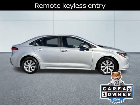 Used 2025 Toyota Corolla LE image 2