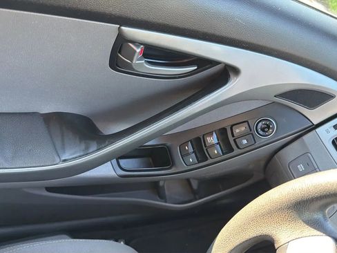 Used 2015 Hyundai Elantra SE FWD image 21