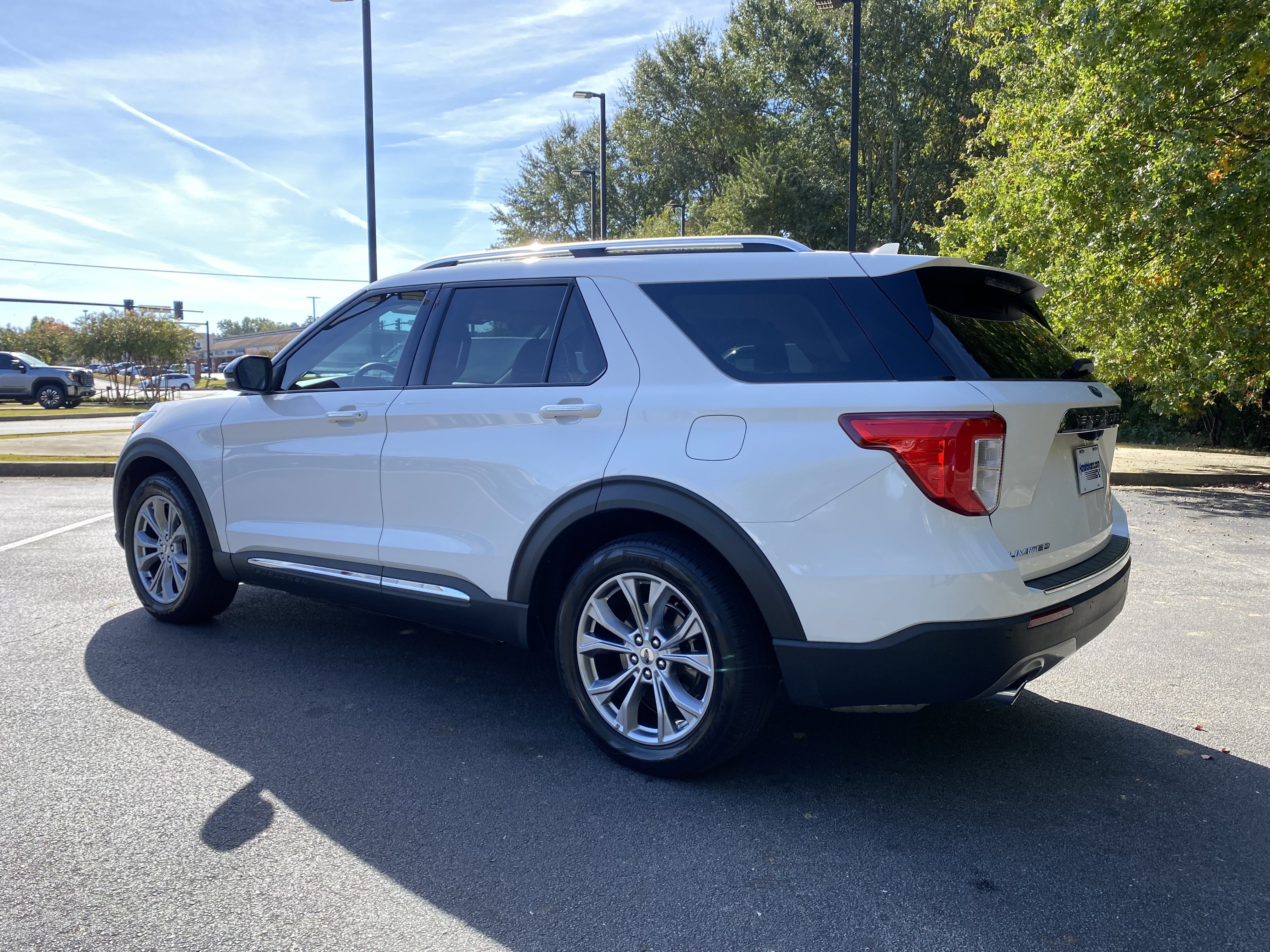 Used 2022 Ford Explorer Limited w/ Equipment Group 301A RWD image 7