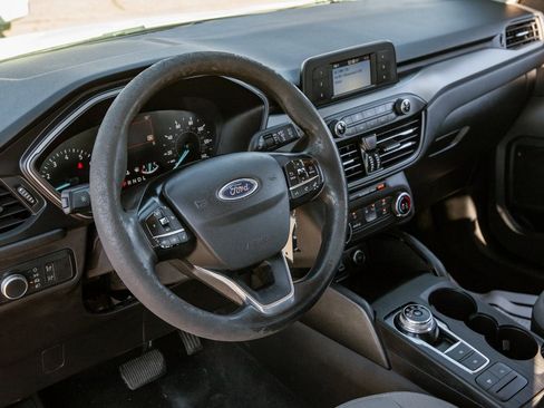 Used 2020 Ford Escape S image 10