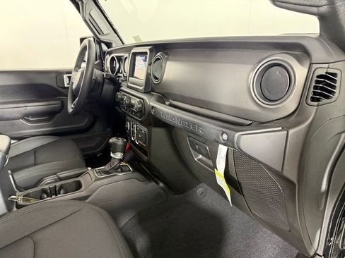 Used 2023 Jeep Wrangler Unlimited AWD/4WD image 30