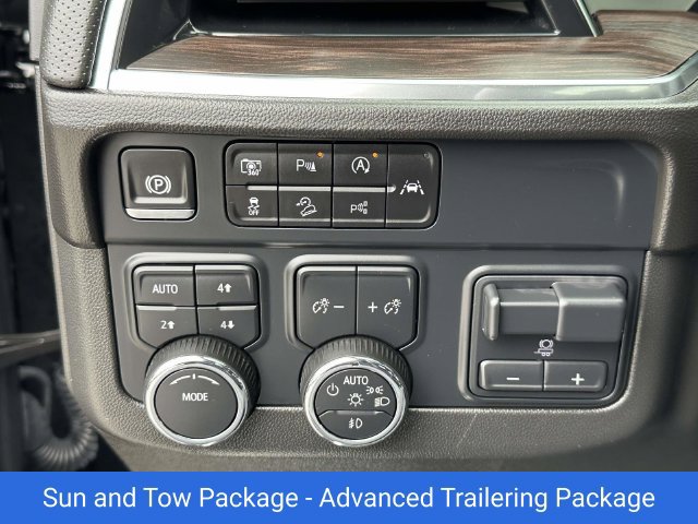 Certified 2025 Chevrolet Suburban Premier w/ Sun And Tow Package AWD/4WD image 12