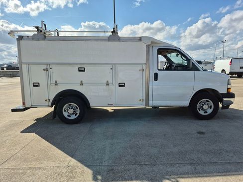Used 2020 Chevrolet Express 3500 w/ Power Convenience Package image 8