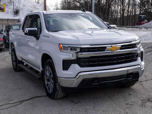 Used 2024 Chevrolet Silverado 1500 LT image 3