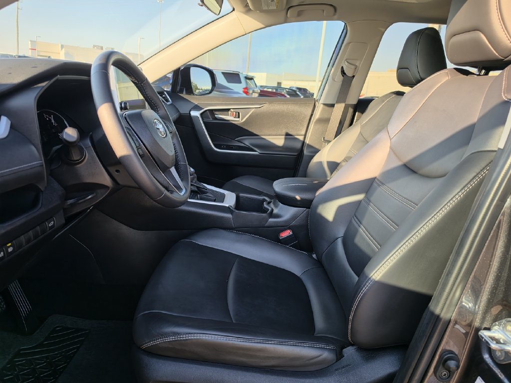Used 2025 Toyota RAV4 XLE Premium FWD image 27