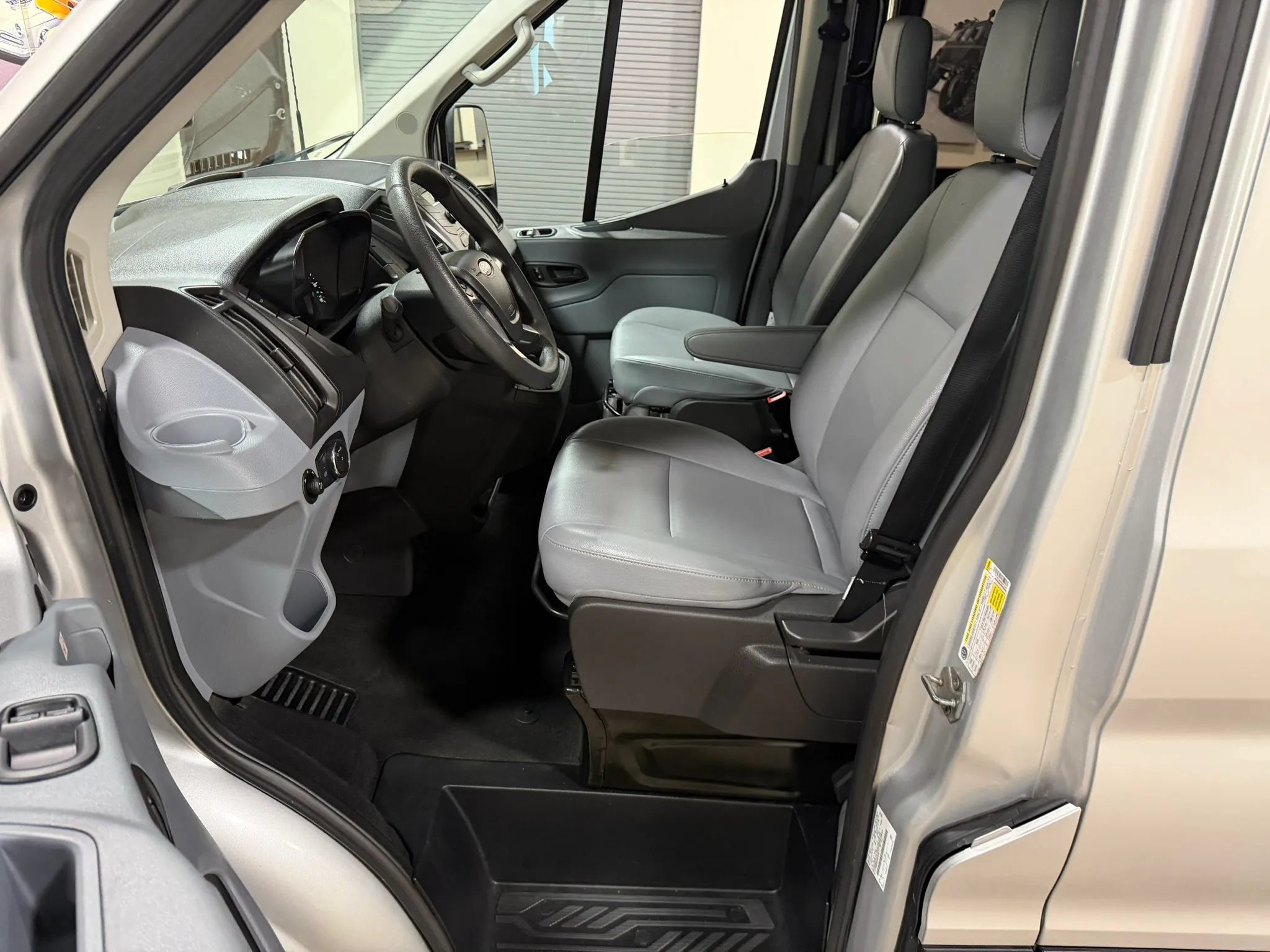 Used 2019 Ford Transit 250 148 Medium Roof RWD image 32