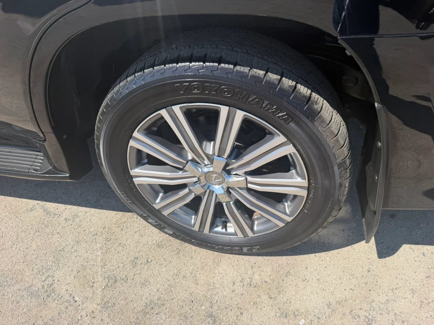 Used 2017 Lexus LX 570 4WD w/ Luxury Package image 38