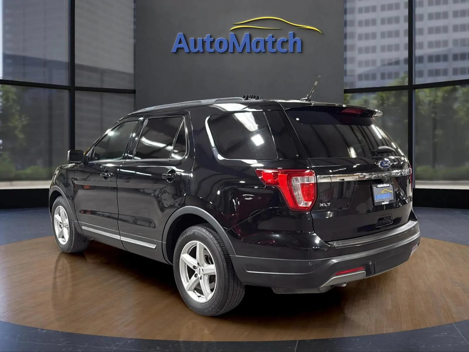 Used 2019 Ford Explorer XLT w/ Equipment Group 201A FWD image 8