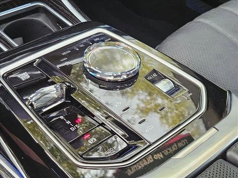 Used 2025 BMW 740i xDrive image 11